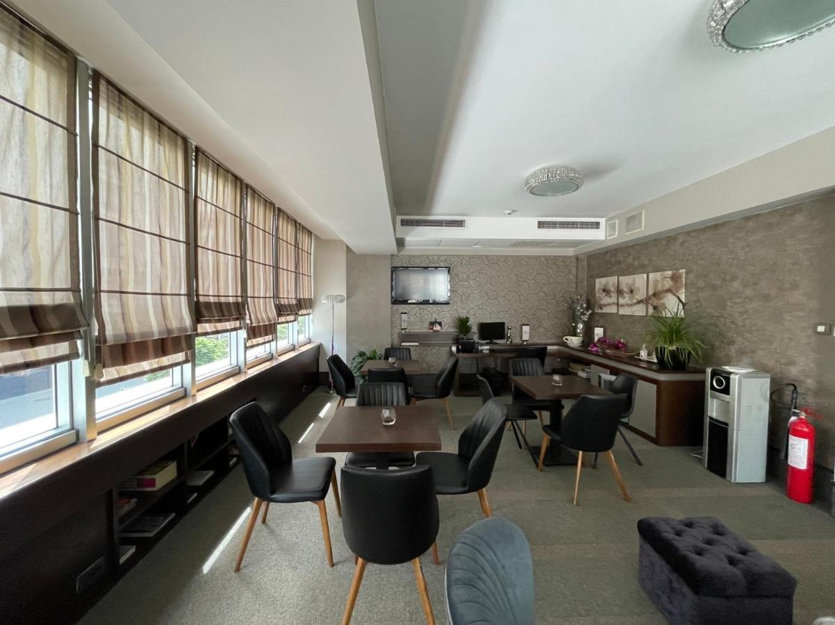 Queen'S Hotel - Zebra Centre สโกเปีย ภายนอก รูปภาพ