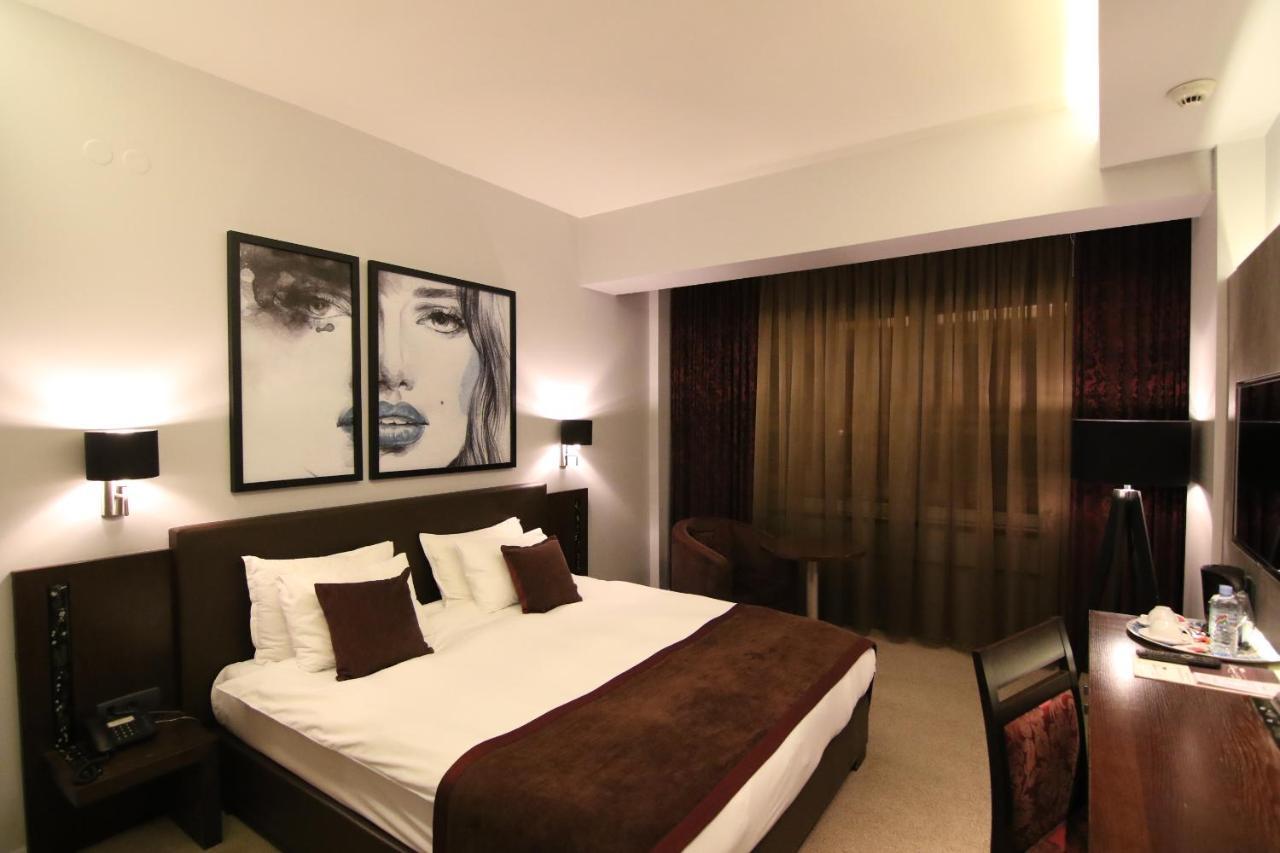 Queen'S Hotel - Zebra Centre สโกเปีย ภายนอก รูปภาพ