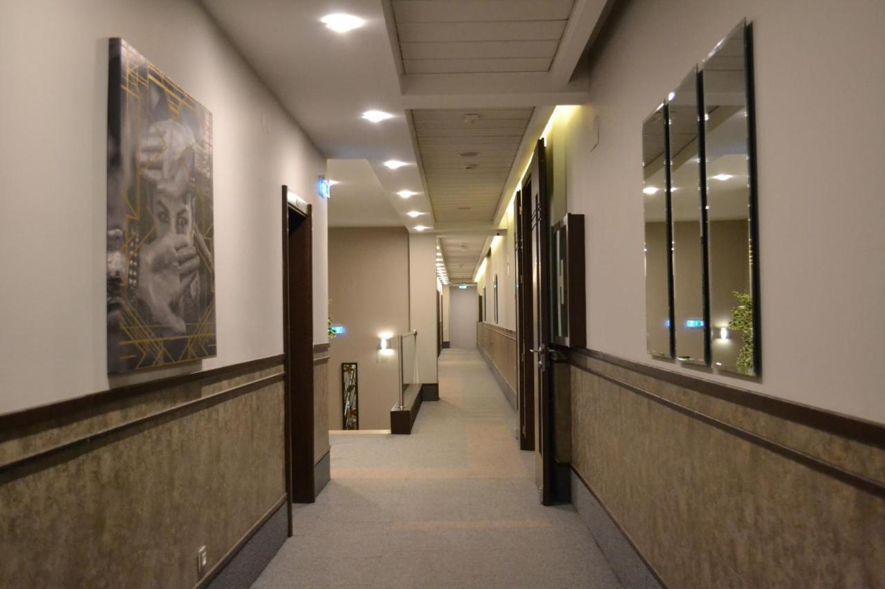 Queen'S Hotel - Zebra Centre สโกเปีย ภายนอก รูปภาพ