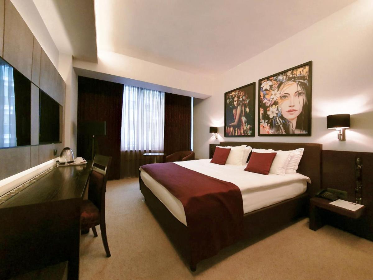 Queen'S Hotel - Zebra Centre สโกเปีย ภายนอก รูปภาพ