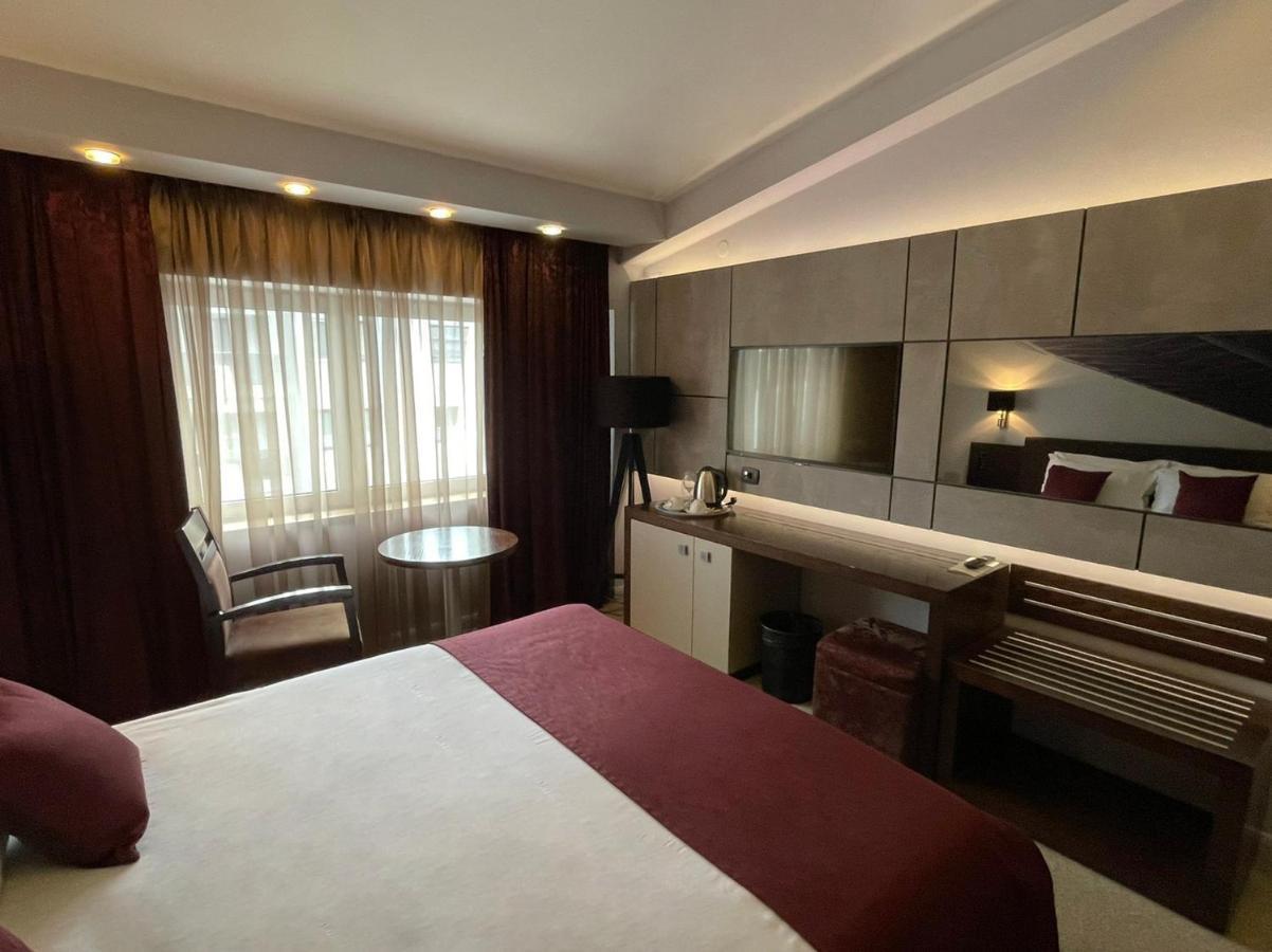 Queen'S Hotel - Zebra Centre สโกเปีย ภายนอก รูปภาพ
