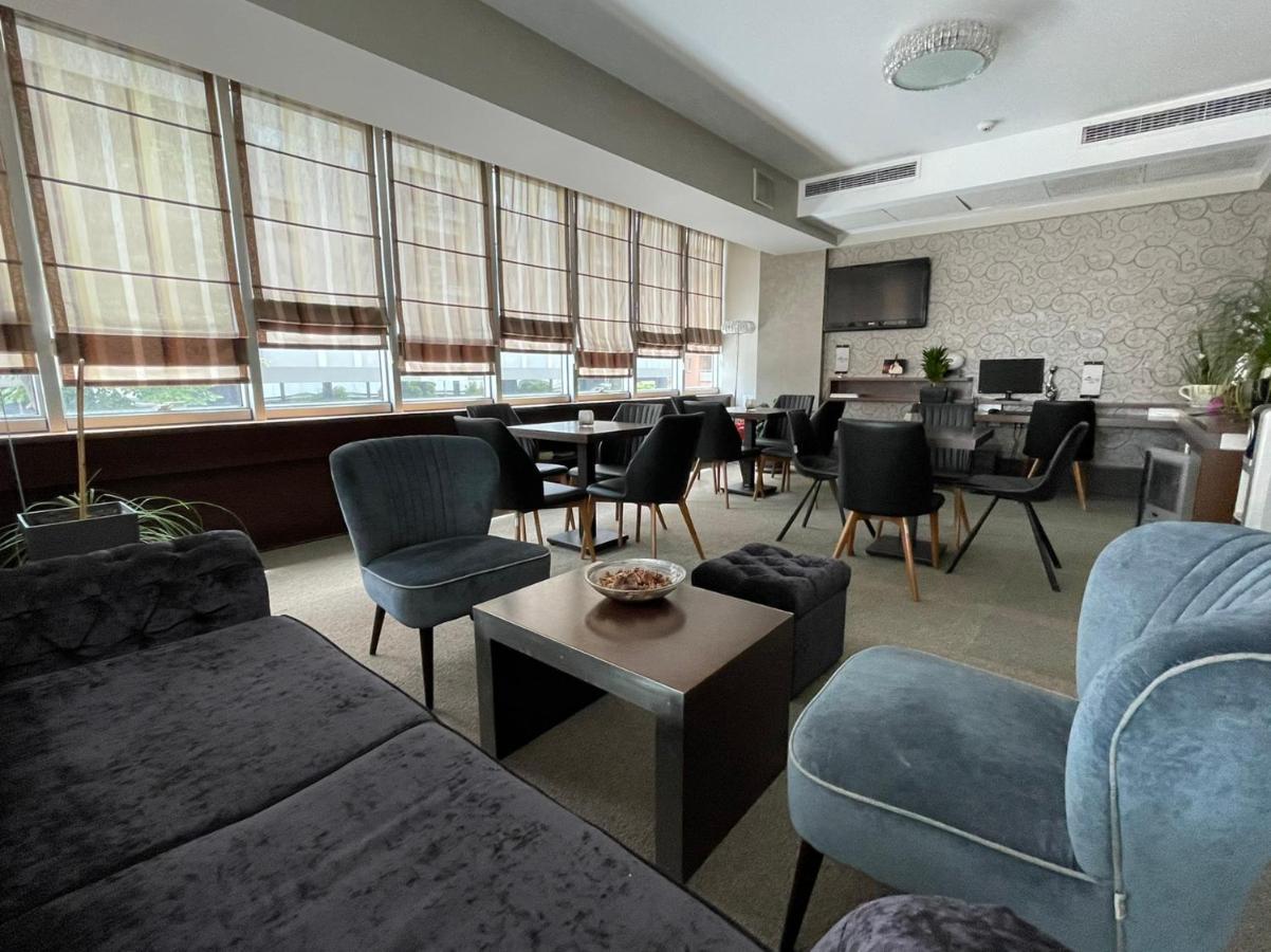 Queen'S Hotel - Zebra Centre สโกเปีย ภายนอก รูปภาพ