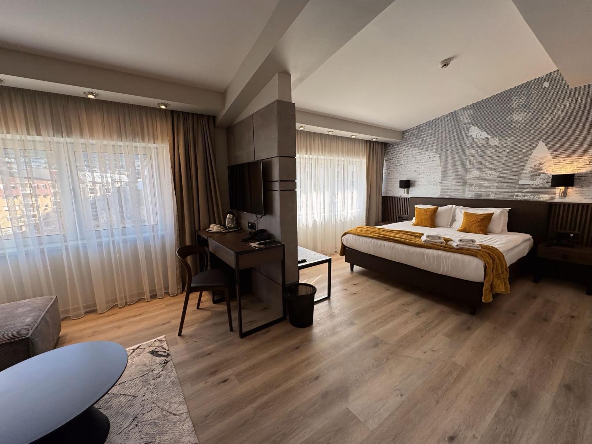 Queen'S Hotel - Zebra Centre สโกเปีย ภายนอก รูปภาพ