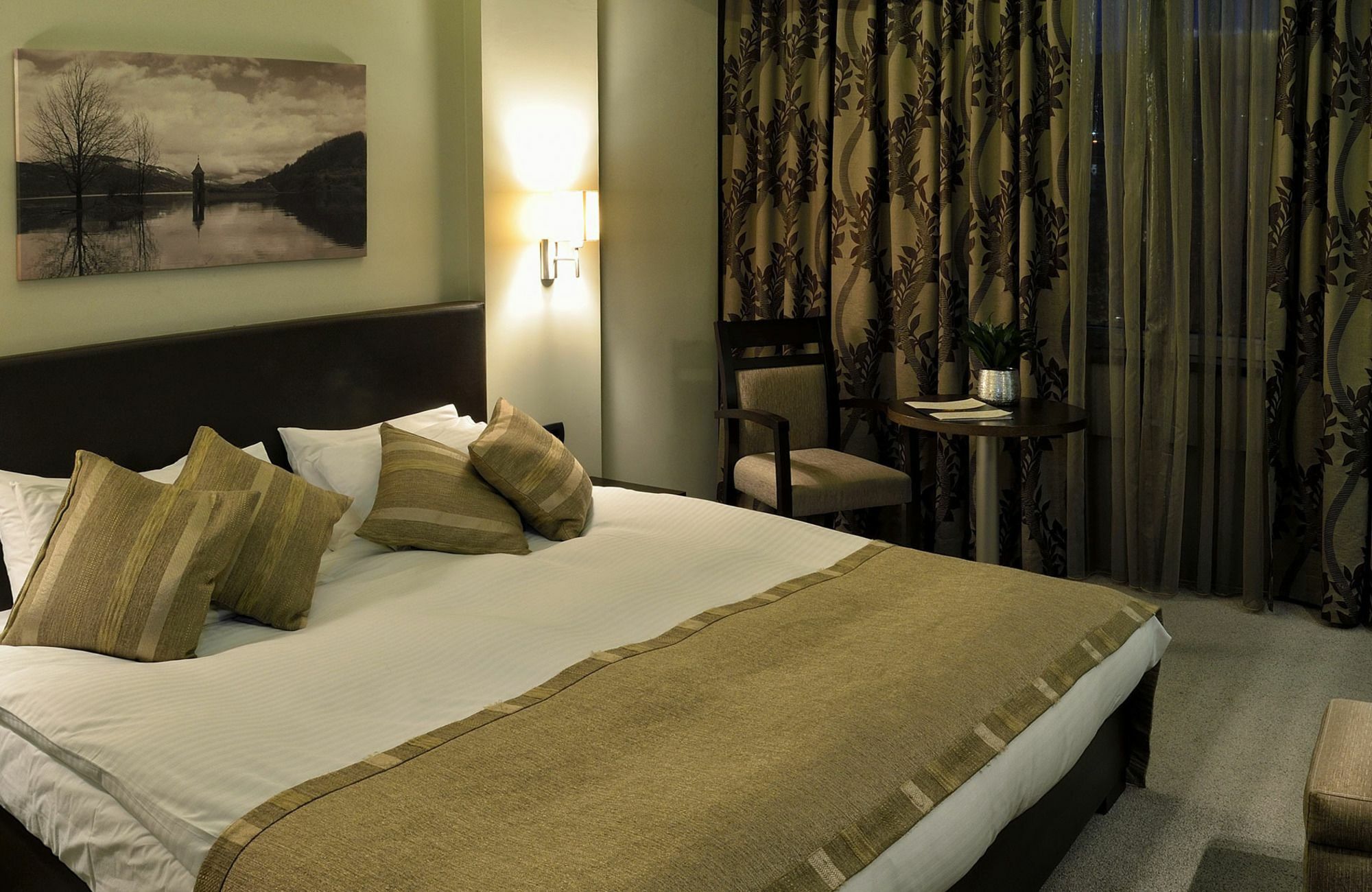 Queen'S Hotel - Zebra Centre สโกเปีย ภายนอก รูปภาพ